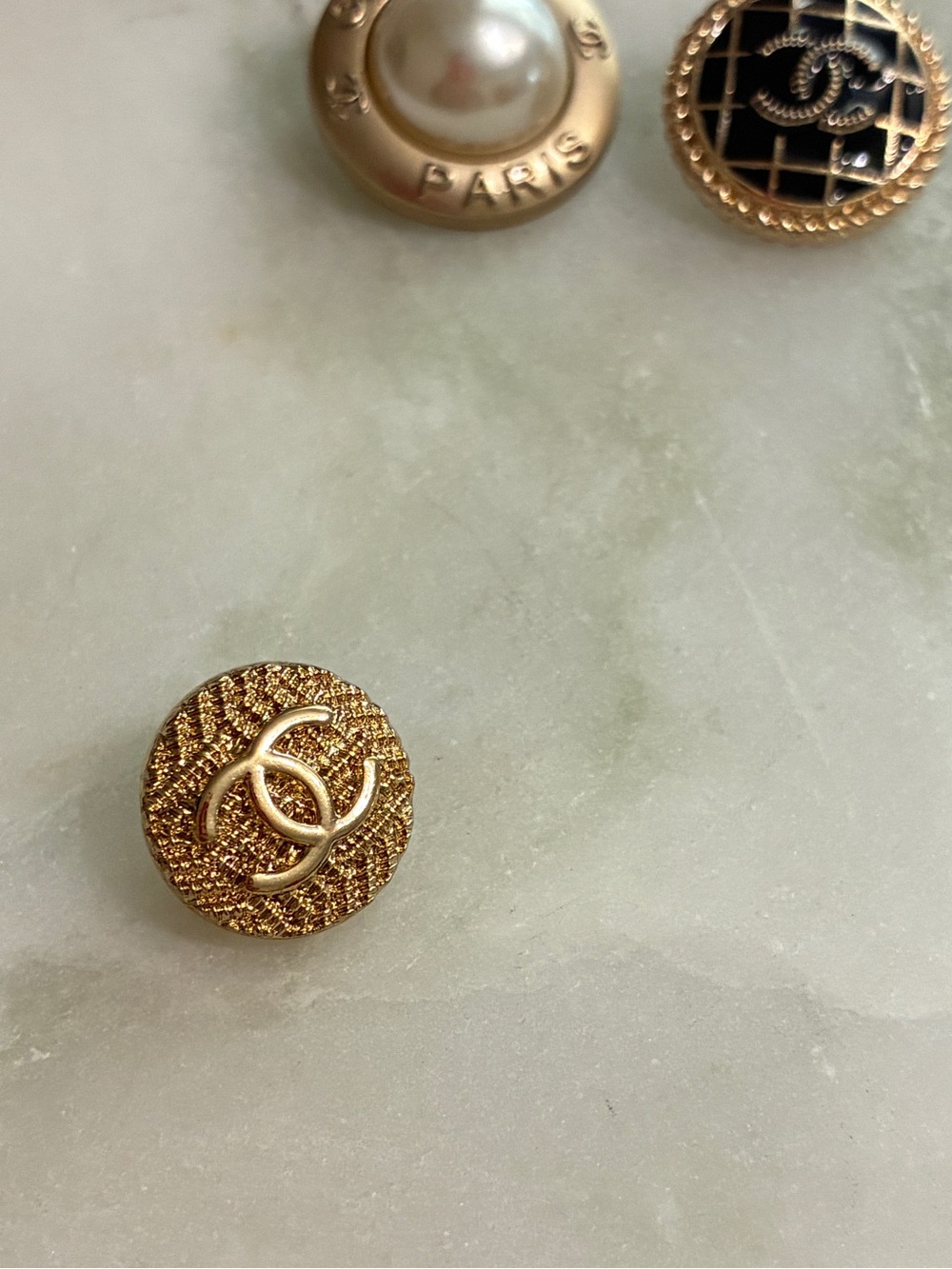 3 Chanel Buttons Metal - Picture 6 of 7